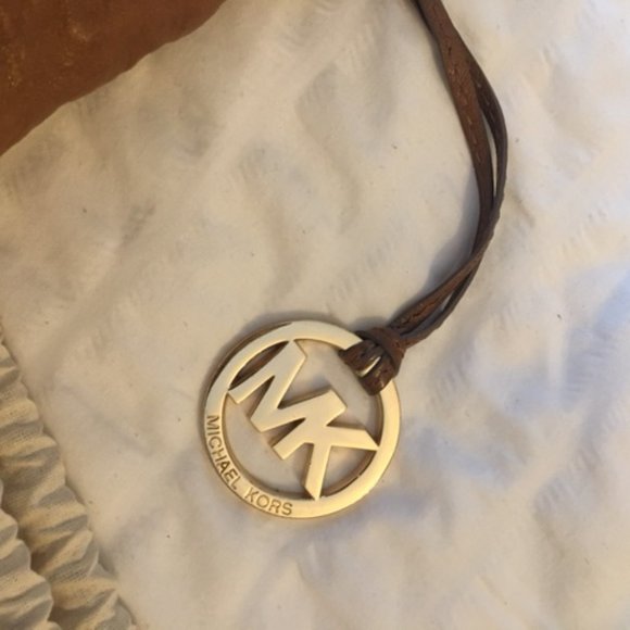 MICHAEL Michael Kors Beige Leather Fulton Shoulder Bag - Picture 3 of 6